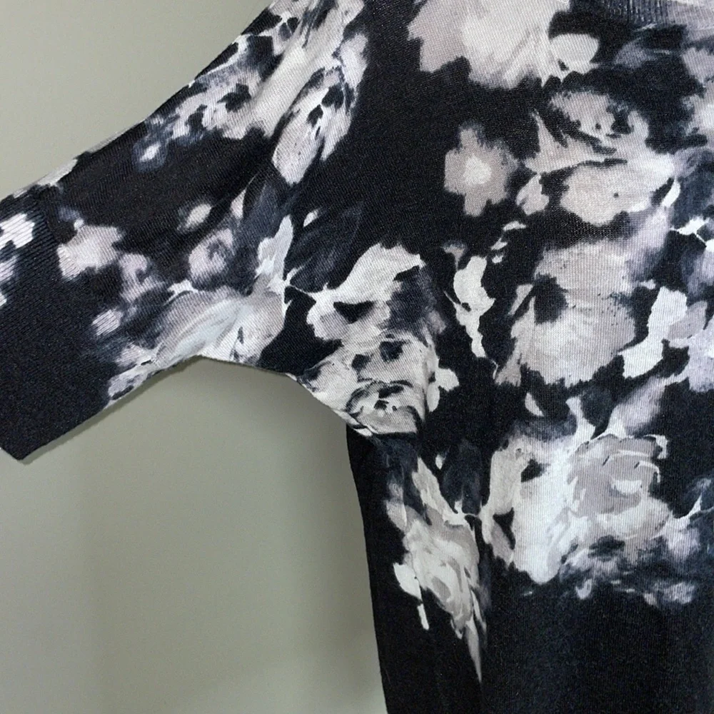 Vera Wang medium short sleeve sweater. Black and white, good used condition. - Picture 5 of 7